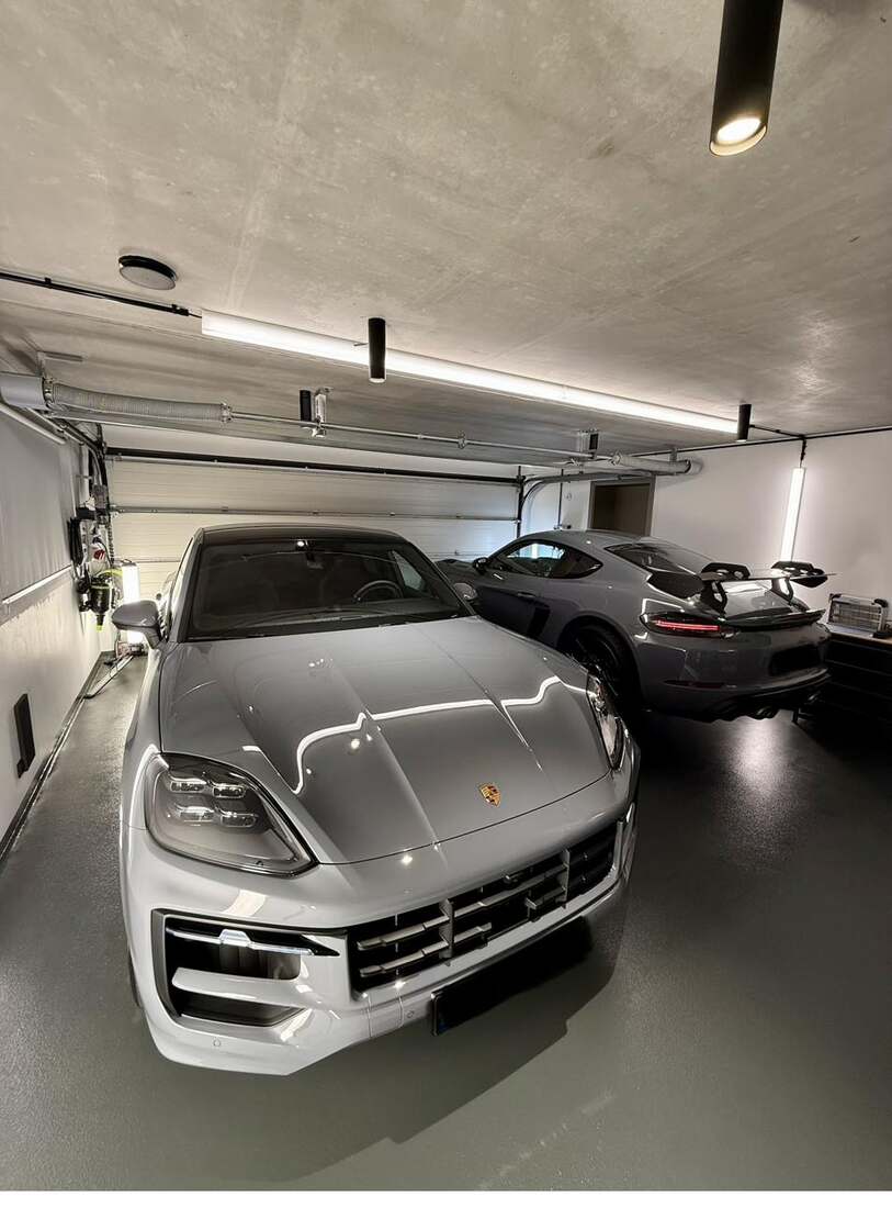 Porsche Cayenne und Cayman GT4 RS im Studio
