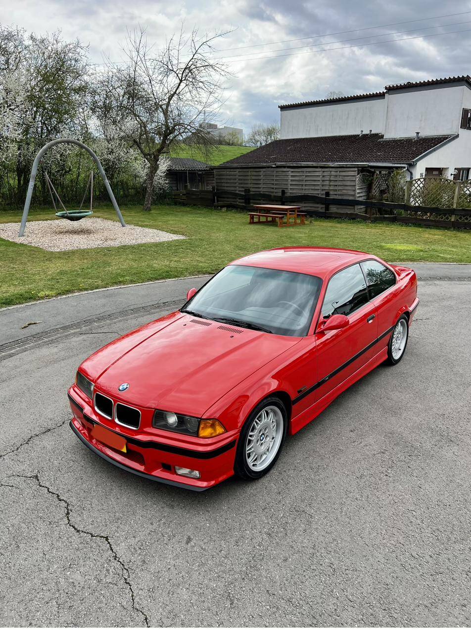 BMW E36 M3 in Rot, Frontansicht